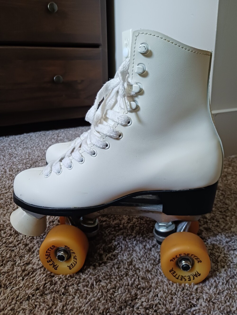 Vintage Dominion Marathon II Women's Quad Roller Skates With Pacesetter Wheels 7